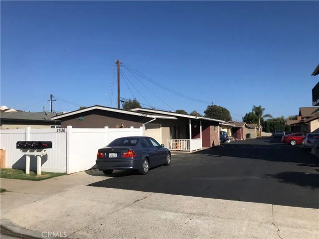 2536 Orange Avenue E, Costa Mesa, CA 92627