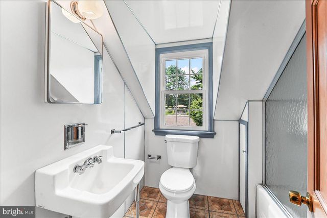1439 MIDDLETOWN RD, Glen Mills, PA 19342