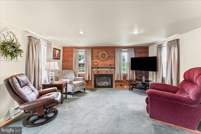 1439 MIDDLETOWN RD, Glen Mills, PA 19342