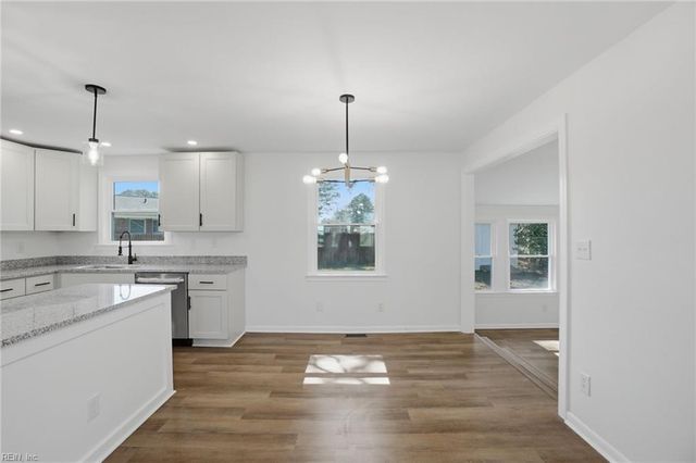 1512 Boxwood DR, Chesapeake, VA 23323