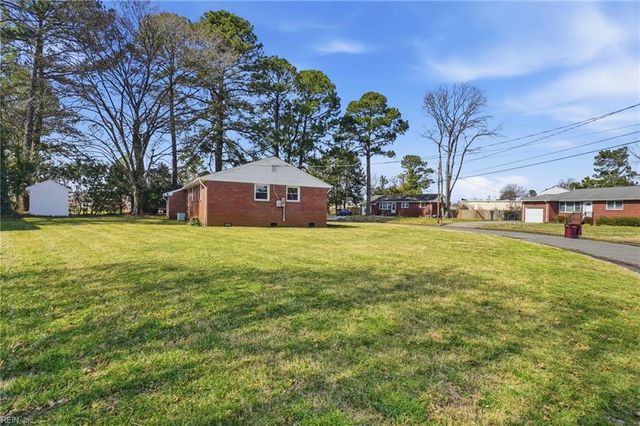 1512 Boxwood DR, Chesapeake, VA 23323