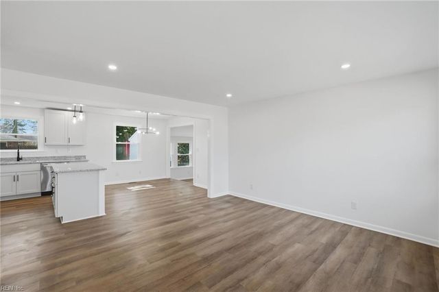 1512 Boxwood DR, Chesapeake, VA 23323