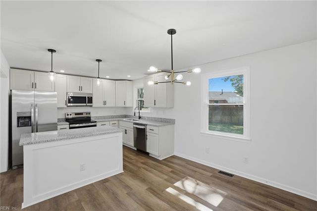 1512 Boxwood DR, Chesapeake, VA 23323