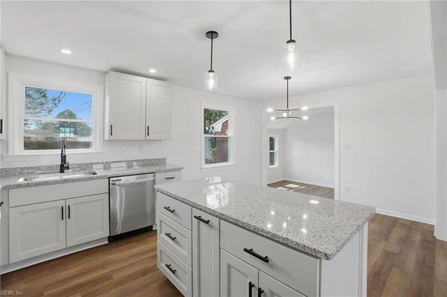 1512 Boxwood DR, Chesapeake, VA 23323