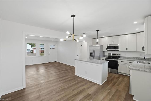 1512 Boxwood DR, Chesapeake, VA 23323