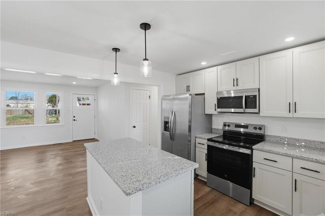 1512 Boxwood DR, Chesapeake, VA 23323