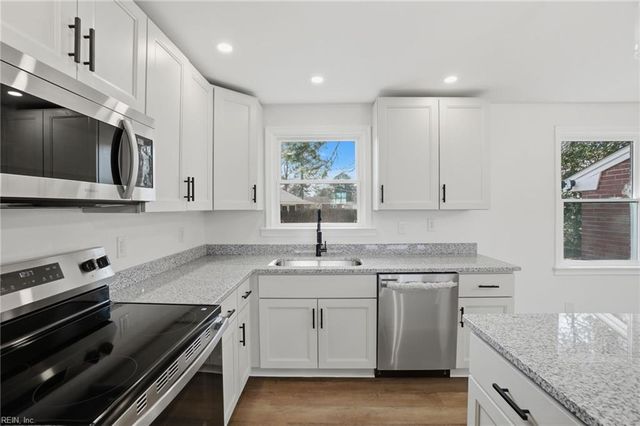 1512 Boxwood DR, Chesapeake, VA 23323