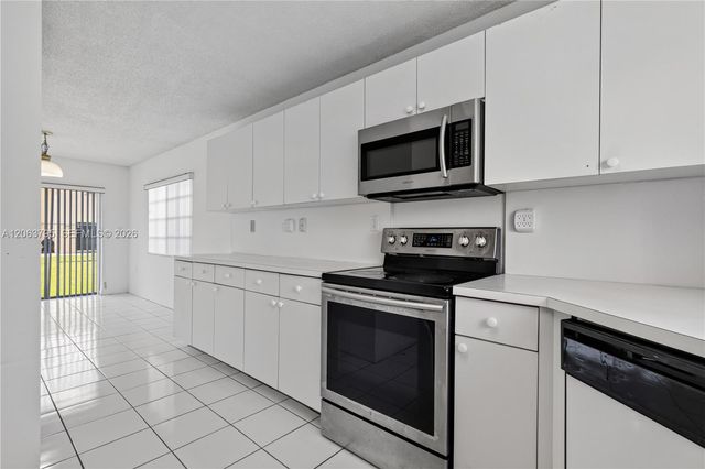 14156 SW 163rd Ter, Miami, FL 33177