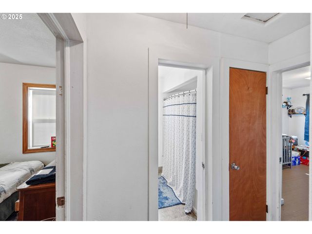 805 C St, Myrtle Point, OR 97458