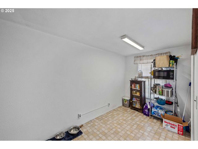 805 C St, Myrtle Point, OR 97458