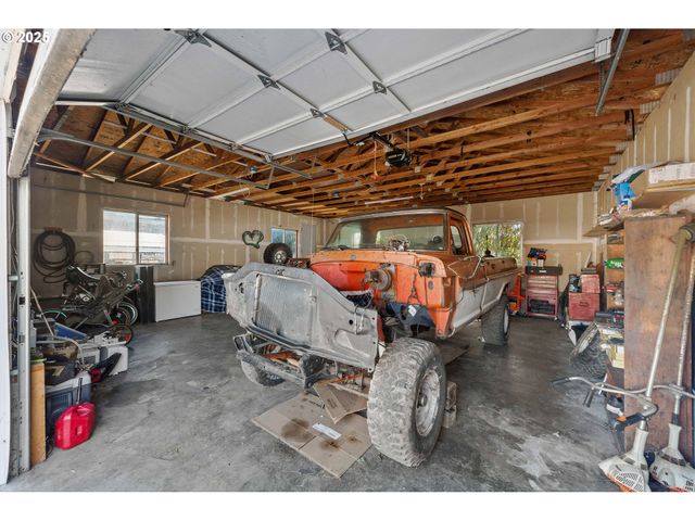 805 C St, Myrtle Point, OR 97458