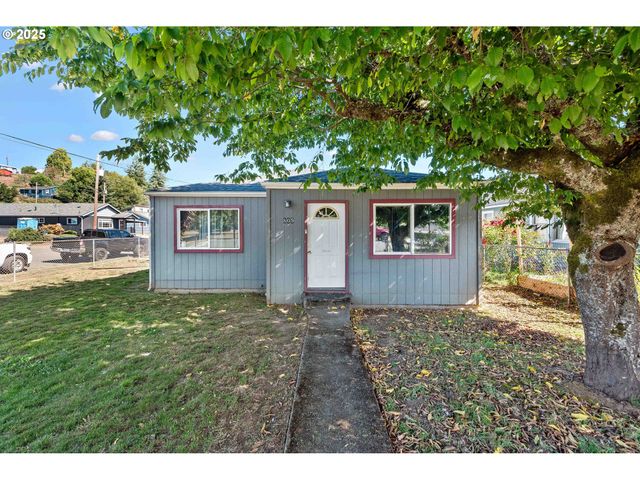 805 C St, Myrtle Point, OR 97458