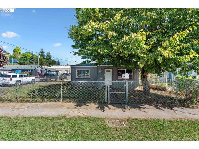 805 C St, Myrtle Point, OR 97458