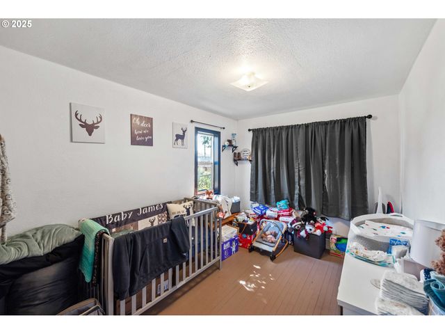 805 C St, Myrtle Point, OR 97458