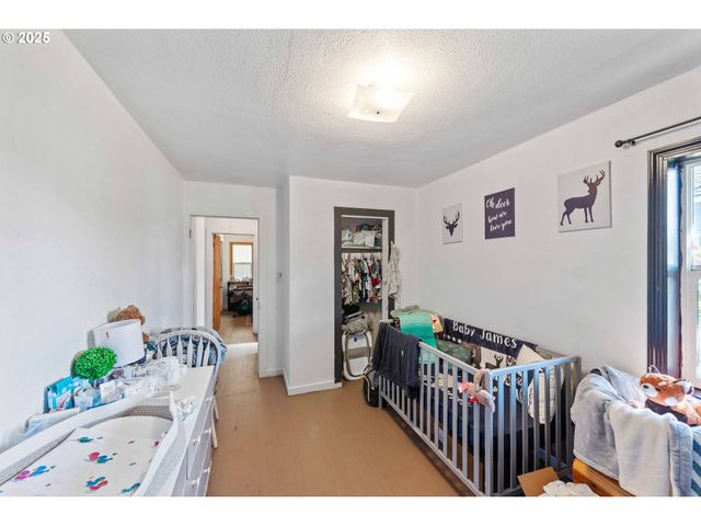 805 C St, Myrtle Point, OR 97458