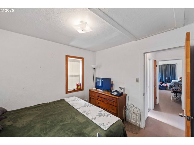 805 C St, Myrtle Point, OR 97458