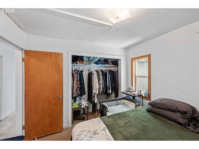 805 C St, Myrtle Point, OR 97458