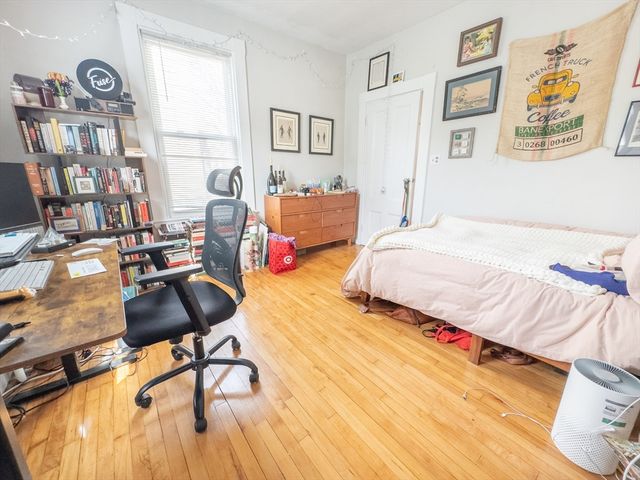 35 Essex 2, Cambridge, MA 02139