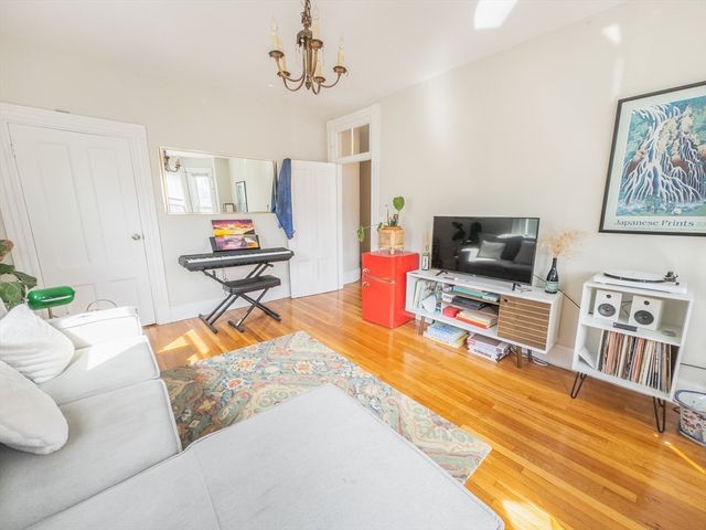 35 Essex 2, Cambridge, MA 02139