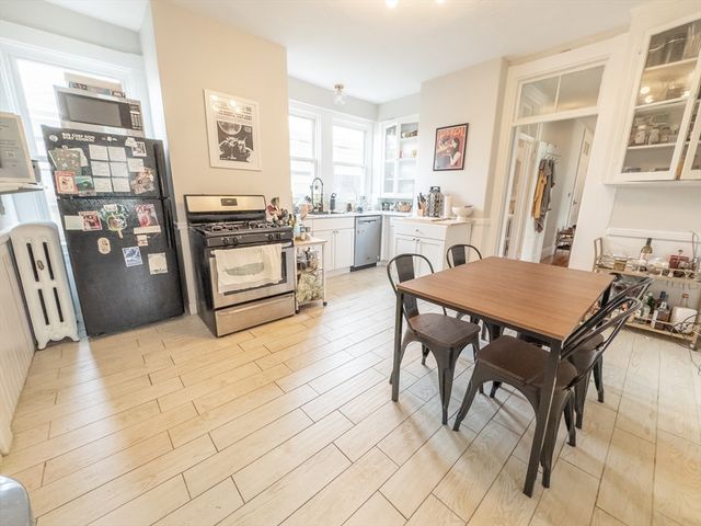 35 Essex 2, Cambridge, MA 02139