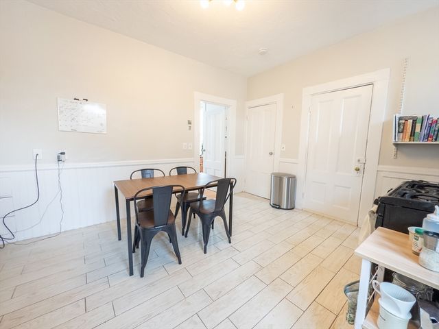 35 Essex 2, Cambridge, MA 02139