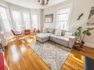 35 Essex 2, Cambridge, MA 02139