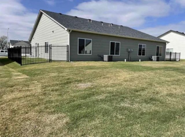 5218 N Honeylocust Circle, Bel Aire, KS 67226