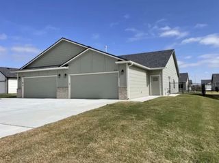 5218 N Honeylocust Circle, Bel Aire, KS 67226