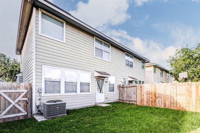 13106 Peppergate Lane, Houston, TX 77044