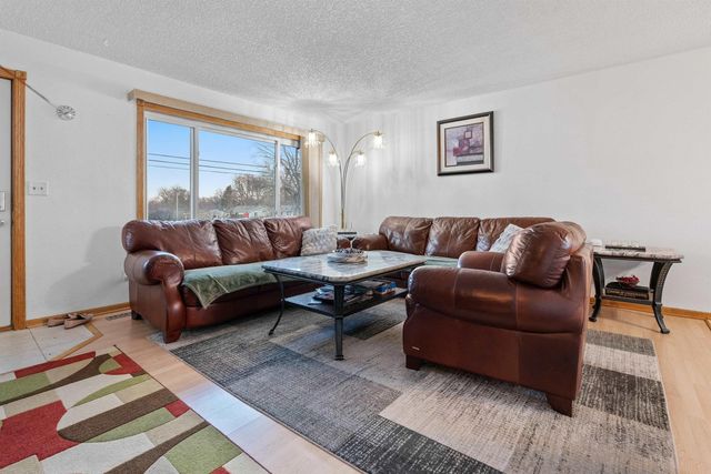 1002 E Ridgeway Avenue, Waterloo, IA 50702