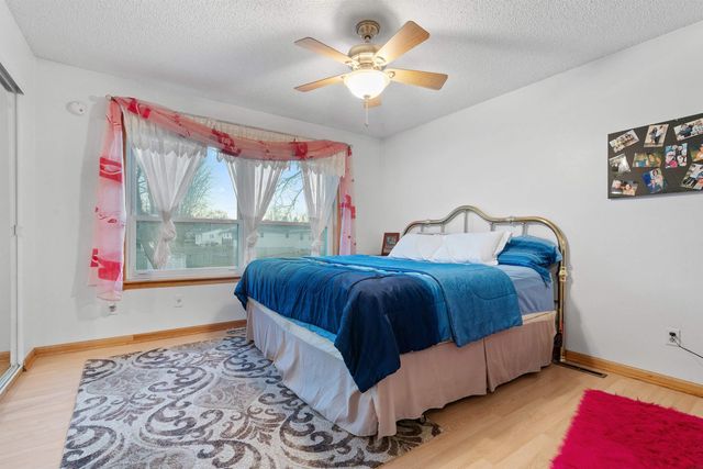 1002 E Ridgeway Avenue, Waterloo, IA 50702