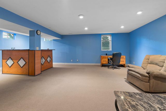 1002 E Ridgeway Avenue, Waterloo, IA 50702