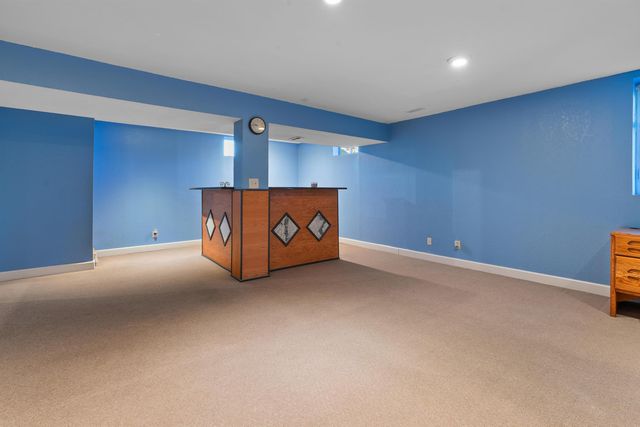 1002 E Ridgeway Avenue, Waterloo, IA 50702