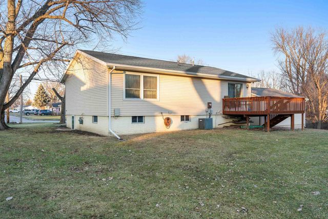 1002 E Ridgeway Avenue, Waterloo, IA 50702
