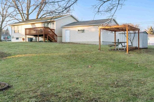 1002 E Ridgeway Avenue, Waterloo, IA 50702