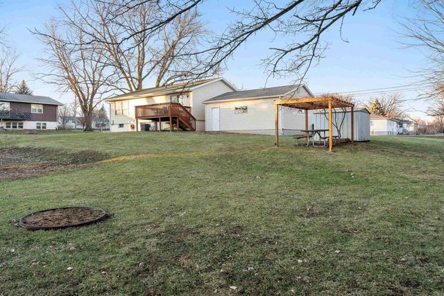 1002 E Ridgeway Avenue, Waterloo, IA 50702