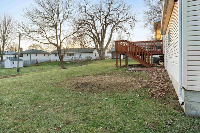 1002 E Ridgeway Avenue, Waterloo, IA 50702