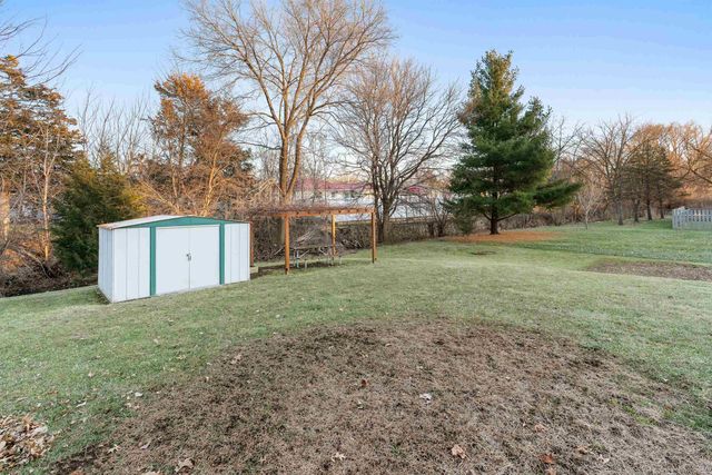 1002 E Ridgeway Avenue, Waterloo, IA 50702