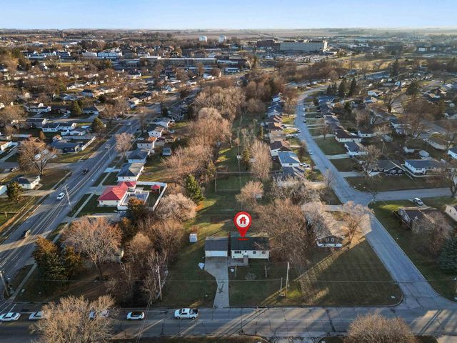 1002 E Ridgeway Avenue, Waterloo, IA 50702