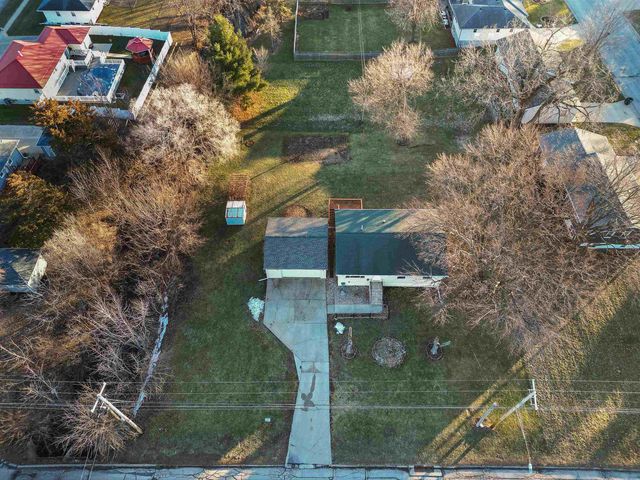 1002 E Ridgeway Avenue, Waterloo, IA 50702