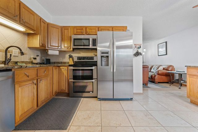 1002 E Ridgeway Avenue, Waterloo, IA 50702