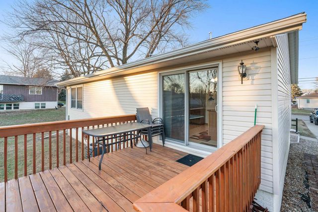 1002 E Ridgeway Avenue, Waterloo, IA 50702