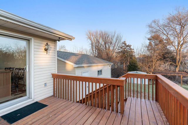 1002 E Ridgeway Avenue, Waterloo, IA 50702