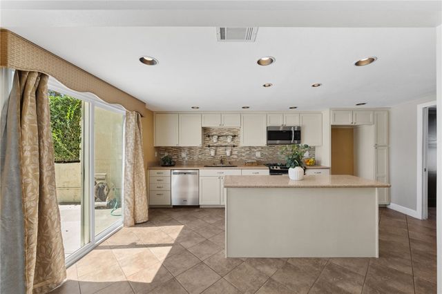 2653 Condor, Corona, CA 92882