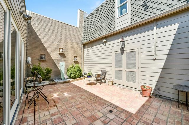 2011 Canongate Drive, Houston, TX 77056