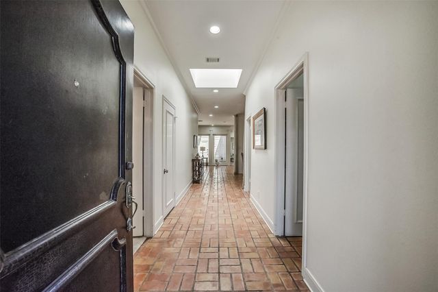 2011 Canongate Drive, Houston, TX 77056