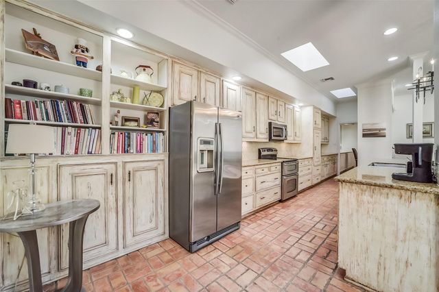 2011 Canongate Drive, Houston, TX 77056