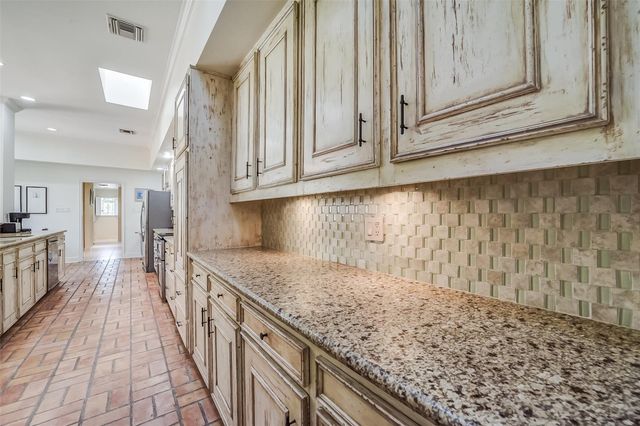 2011 Canongate Drive, Houston, TX 77056