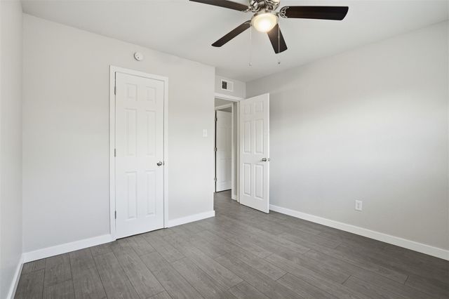 201 S Kansas Avenue C, League City, TX 77573