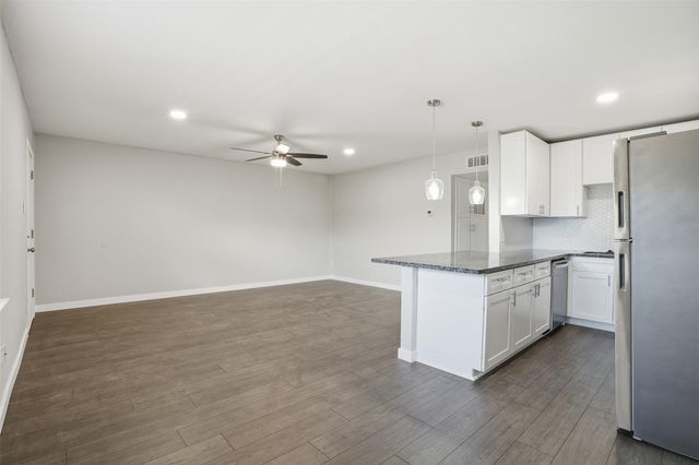 201 S Kansas Avenue C, League City, TX 77573